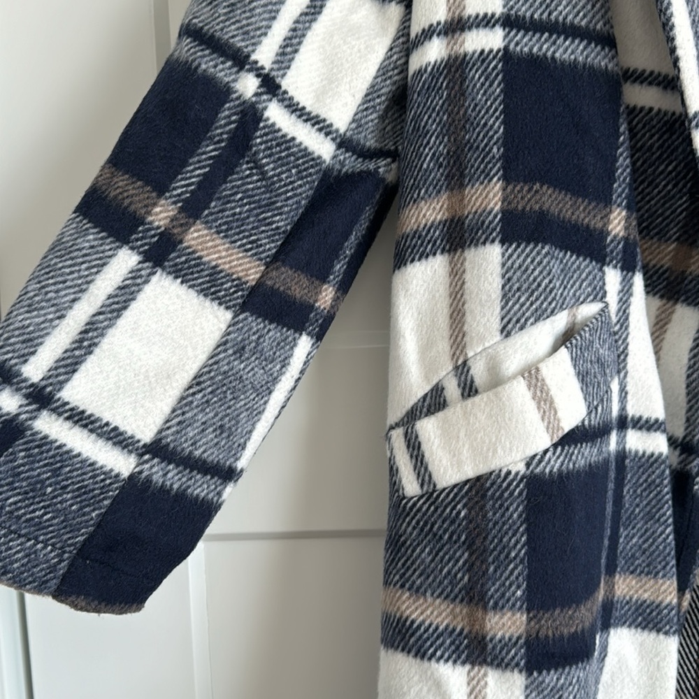 Shacket - Picture 4 of 4